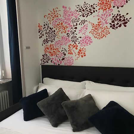 Love & Smile Apartment By Rent All Комо Екстериор снимка